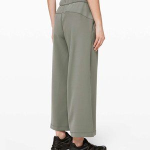 On the Fly Wide-Leg 7/8 Pant *Woven SAGE 🍃